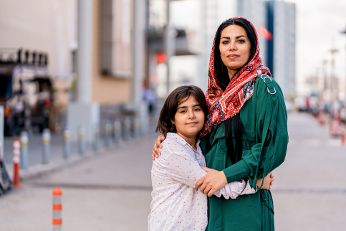 Migrantische Mutter und Kind
