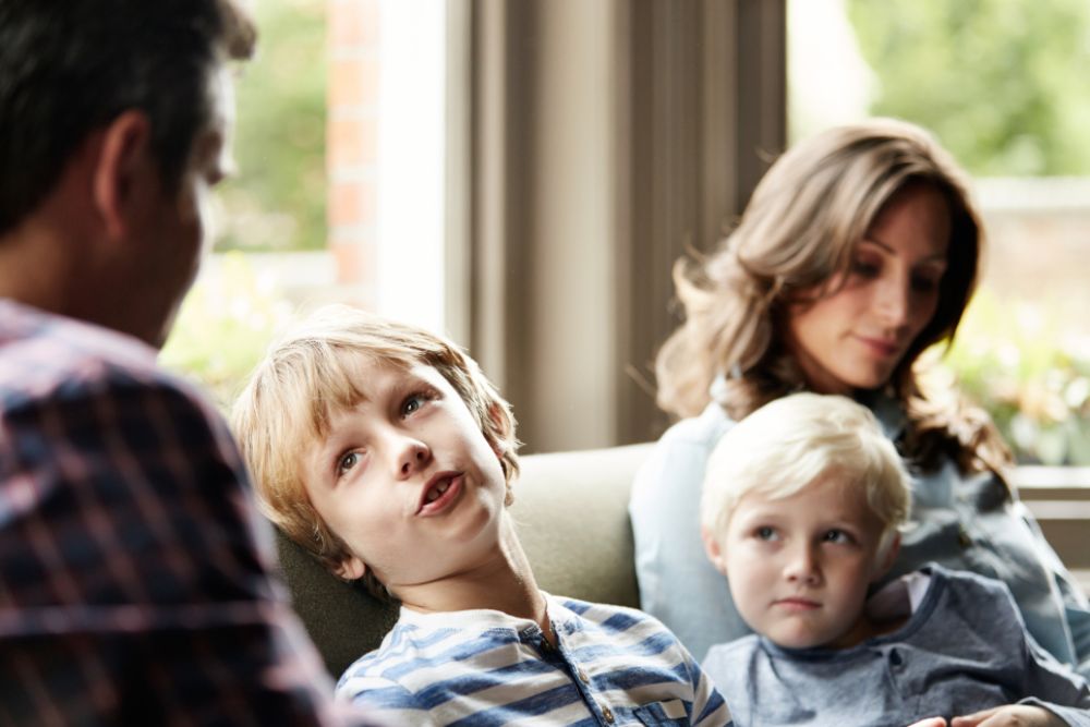 Familie auf der Couch